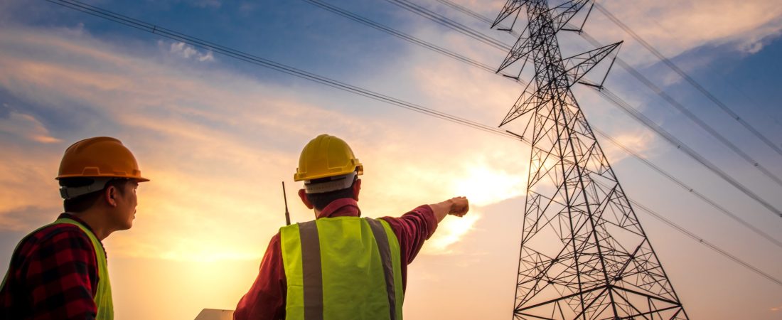 Picture,Of,An,Electrical,Engineer,With,Two,Workers,Talking,To